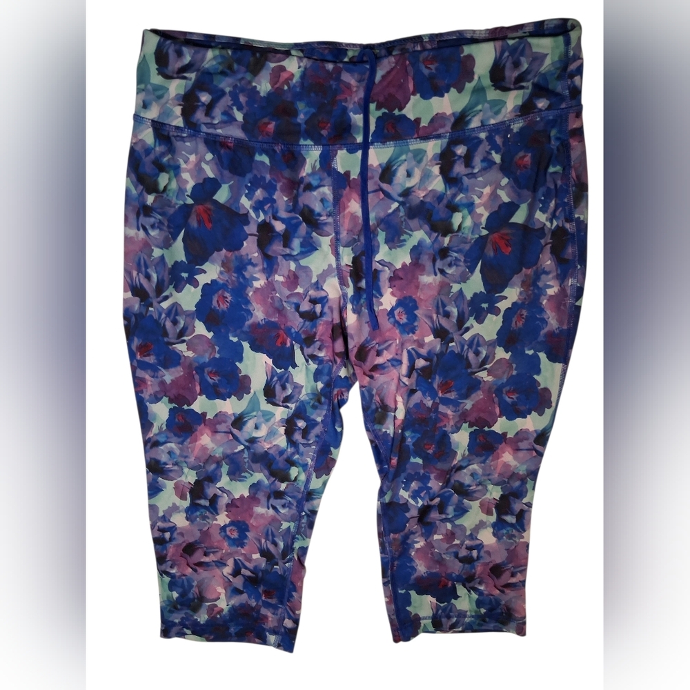 Danskin Women's Floral Capri Cropped  Leggings - Multicolor Size Large (12 -14)